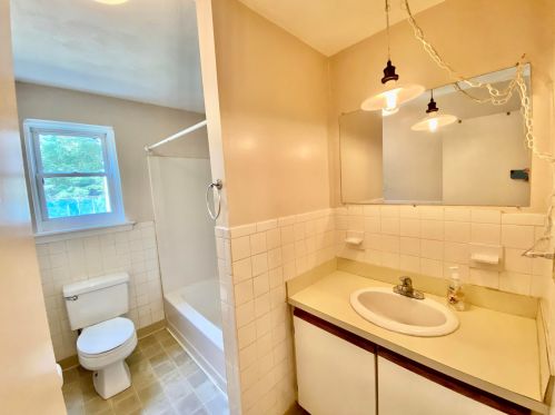 70 Cape Dr, Mashpee MA exterior