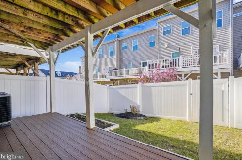 1739 Rockledge Ter, Woodbridge VA  22192-2512 exterior