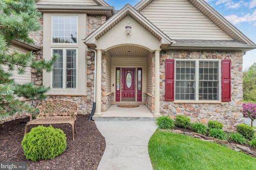 2403 Rolling Hills Dr, Navy Sup Dpt, PA 17055-9207