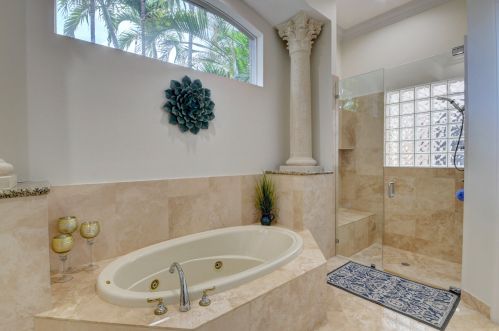 8696 Valhalla Dr, Delray Beach FL  33446-9568 exterior