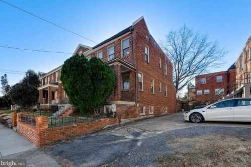 1390 Rittenhouse St, Washington, DC 20011-1106