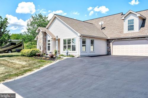 100 Heather Glen Dr, Red Lion, PA 17356-9118