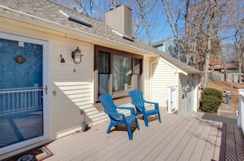 6 Poplar Dr, Mashpee MA 02649-2064 exterior