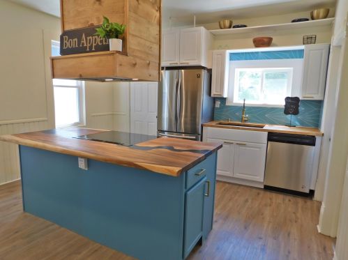 2575 Graham St, Milwaukee WI  53207-1609 exterior