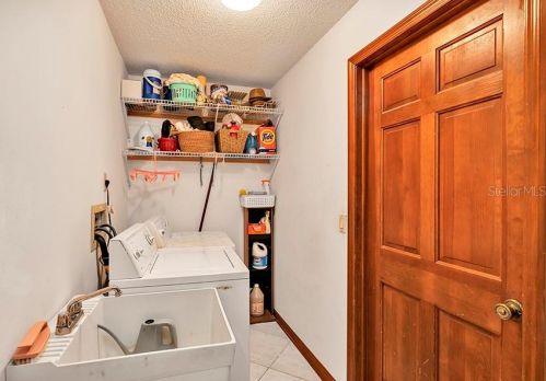 1750 Singing Palm Dr, Apopka FL  32712-2465 exterior