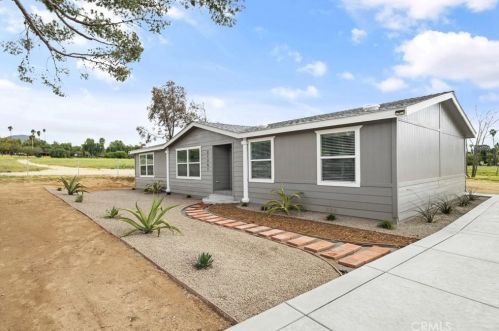 21251 Vine St, Wildomar, CA 92595-8278