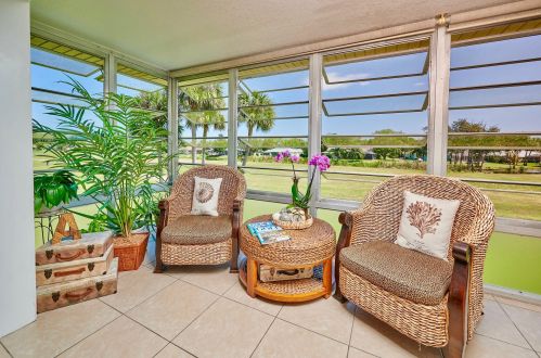 25 Pine Arbor Ln, Vero Beach, FL 32962-0813