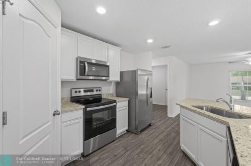 2097 Burlington St, Fort Pierce FL 34984-4351 exterior