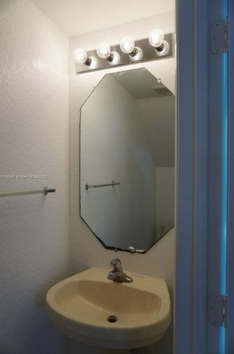 1955 Hibiscus Ln, West Palm Beach, FL 33404-1872