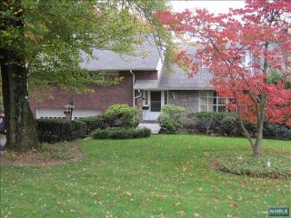 216 Schraalenburgh Rd, Haworth, NJ 07641-1227