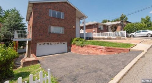 415 10th St, Palisades Park, NJ 07650-2324