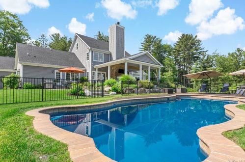 714 Old Kensico Rd, Thornwood, NY 10594-2305