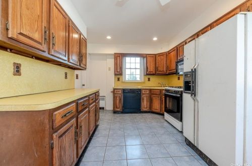 145 Ctr Ave, East Rockaway NY  11518-1002 exterior