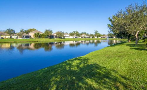 1220 25th Ter, Vero Beach FL 32968-5068 exterior