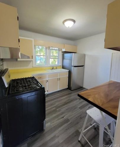 82 Ridgewood Ave, Middletown NY  10940-3415 exterior