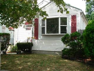 146 Donelson St, Providence, RI 02908-2623
