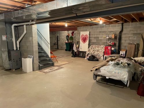 8116 Palomino Dr, Bridgeville PA  15017-1157 exterior