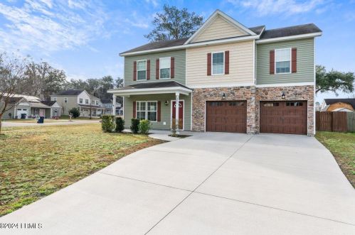 102 Wintergreen Dr, Beaufort, SC 29906-8990