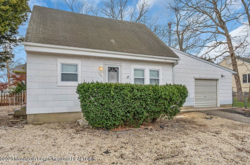 1741 Lakeside Dr, Lacey NJ  08731-3211 exterior
