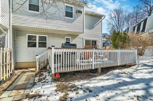 34 Larch Ct, Fishkill NY  12524-2626 exterior