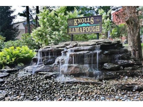 585 Lenape Ct, Airmont, NY 10901-4125