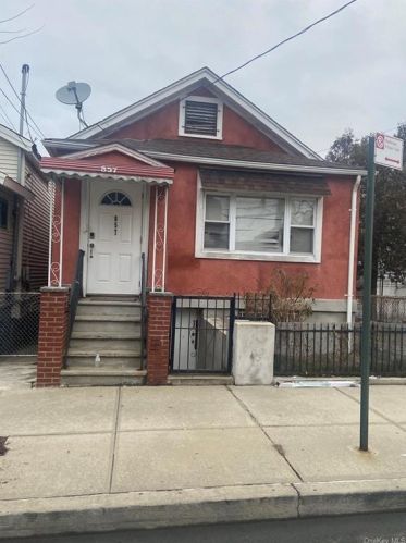 857 218th St, Bronx, NY 10467-5805