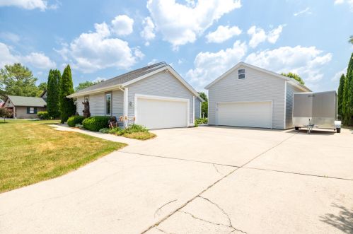 5609 Stonefield Rd, Slinger, WI 53086-9638