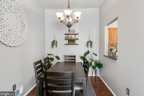 64 Holly Ct, Trenton NJ 08619-4636 exterior