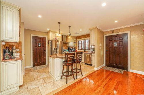 250 Bixley Heath, Lynbrook NY  11563-3138 exterior