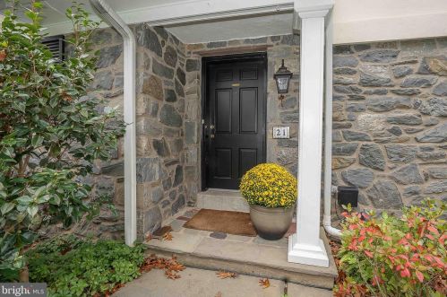 21 Weirwood Rd, Wayne, PA 19087-3717