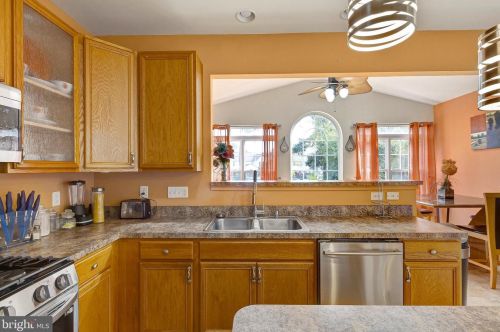 515 Florence Fields Ln, New Castle DE  19720-8752 exterior