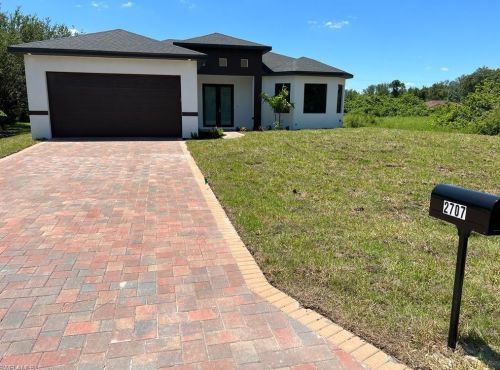 2707 8th St, Lehigh Acres, FL 33976-3118