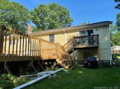 15 Lena Dr, Uncasville CT  06382-1405 exterior