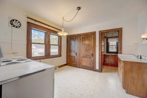 239 60, Milwaukee WI 53219-2131 exterior