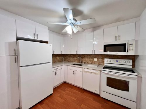 208 Wellington A, West Palm Beach FL  33417-2528 exterior