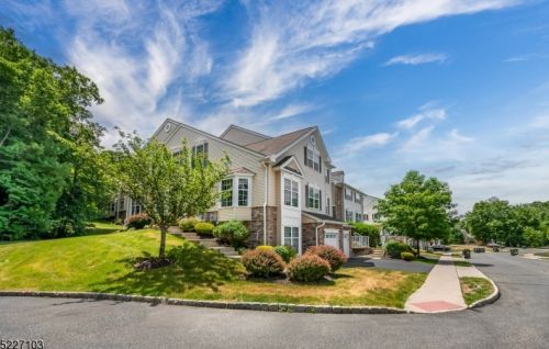 16 Greenwich Ct, Mount Olive NJ  07828-2452 exterior