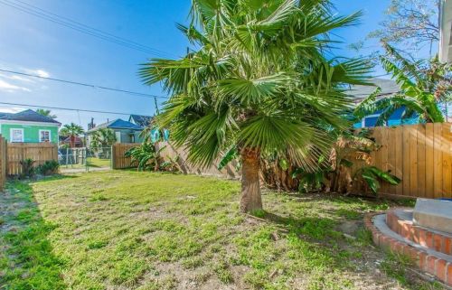 3319 Ball St, Galveston TX  77550-1232 exterior