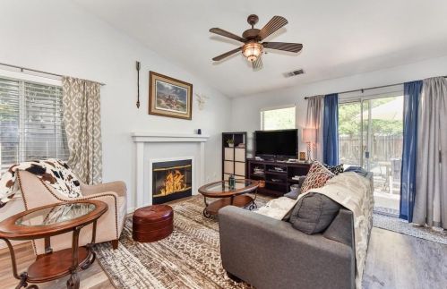 374 Bright Day Dr, Woodland CA  95695-6666 exterior