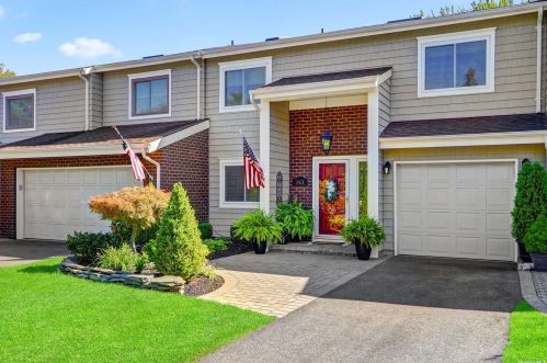 163 Boathouse Ln, Bayshore, NY 11706-8134
