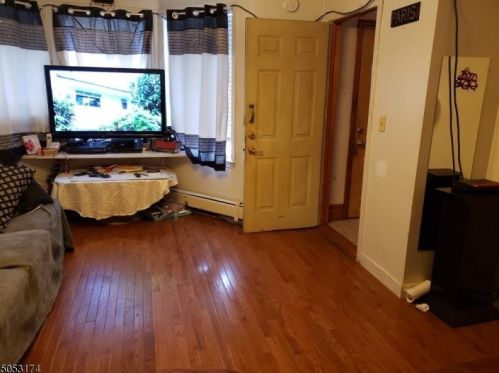 185 New York Ave, Newark, NJ 07105-2004