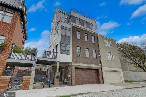309 5th St, Philadelphia, PA 19106-4215
