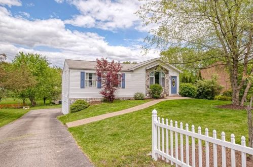 310 Meadow Dr, Cranberry Township, PA 16066-4054