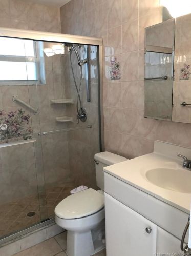 28 4th St, Dania Beach FL  33004-4132 exterior
