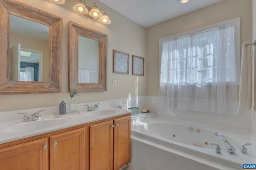 294 Jefferson Dr, Bybee VA  22963-2606 exterior