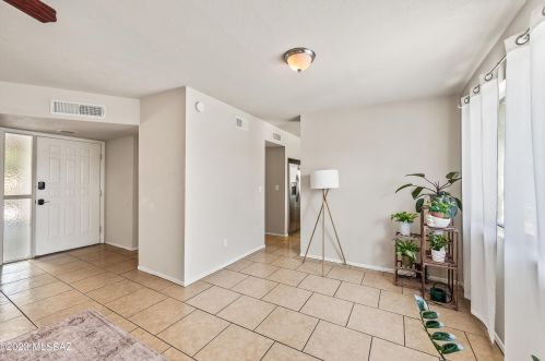 1519 Logan Dr, Tucson AZ 85710-6323 exterior