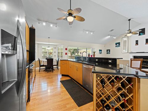 1050 31 Ave, Vero Beach FL 32960-4096 exterior