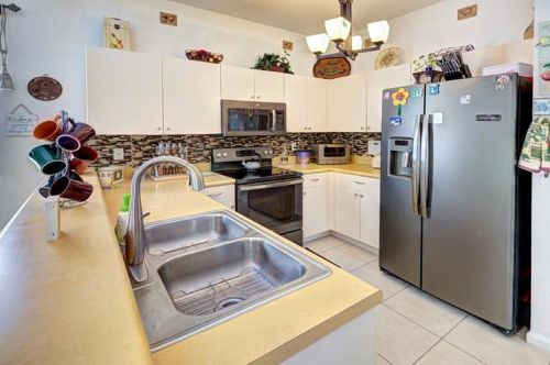 16101 27th St, Hollywood FL  33027-5200 exterior