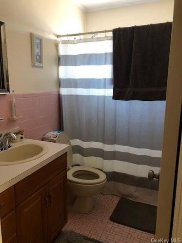 257 Bixley Heath, Lynbrook NY  11563-2918 exterior