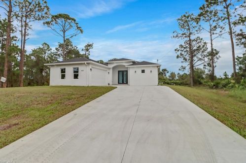 469 Linden Ave, Lehigh Acres, FL 33974-0564