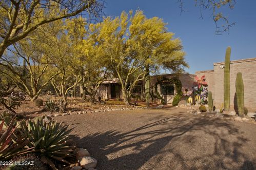 5050 Campbell Ave, Tucson AZ  85706-1510 exterior